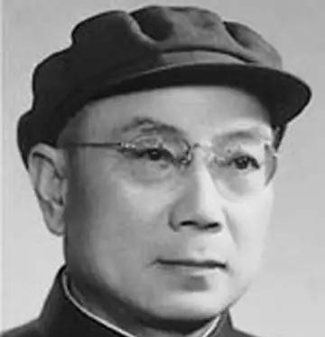 1979年，王光美终于走出了监狱，令她没想到的是，第一个来拜访的人，竟是毛主席昔