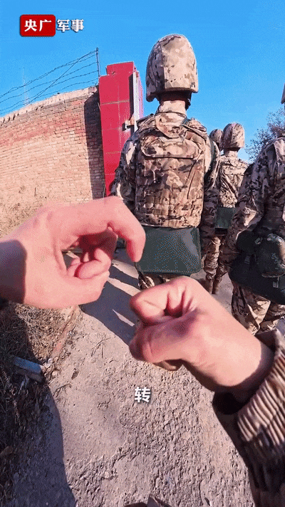 近日一条“女兵第一视角手榴弹实投”的视频在网络上引发关注网友们纷纷留言点赞“动作
