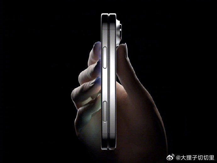 iPhoneFold再曝渲染图看样子，苹果折叠屏还真有可能做成宽幅内折的形态。