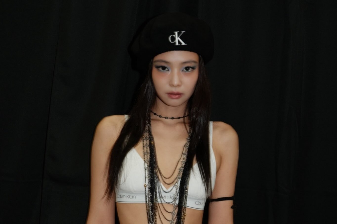 Jennie更新SummersonicTokyowearingcustom