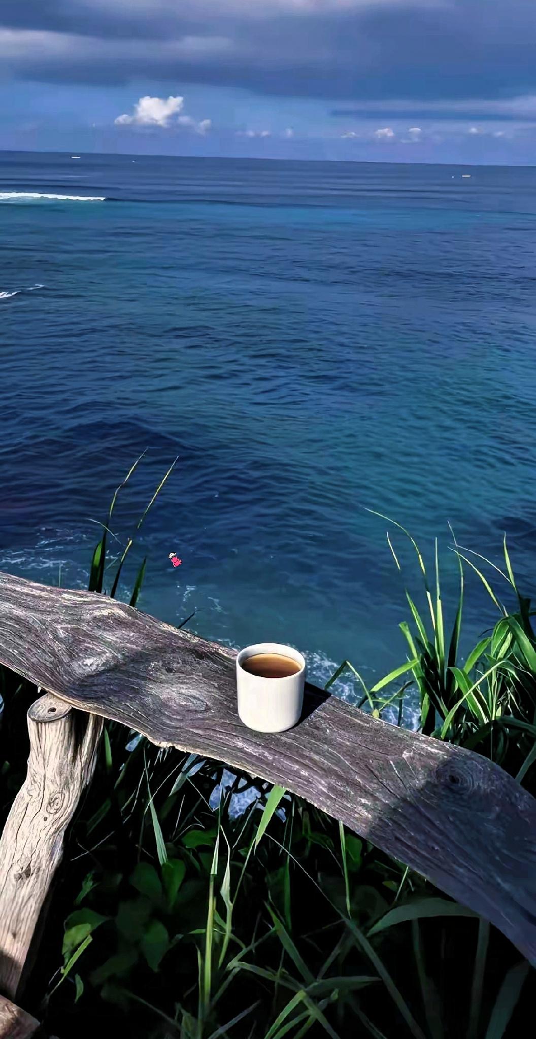 一位足浴女技师说:真不知道男人的脑袋瓜子里面到底装着些什么东西！整天就想着往你