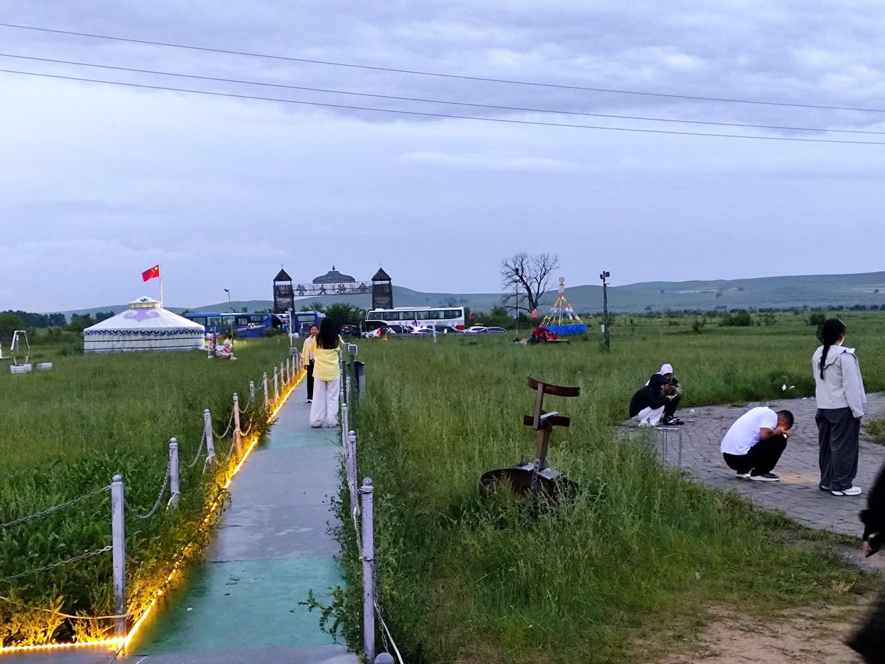 草原继续流浪漂泊——又到了一个叫正蓝旗的地方;前面是克什克腾旗
