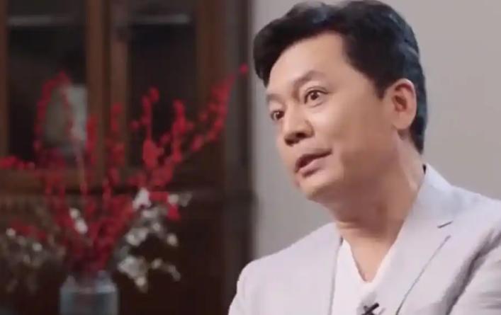 演员何政军说：“我父亲何绍宽是位老红军，曾是刘伯承元帅的三个贴身卫士之一，他有个