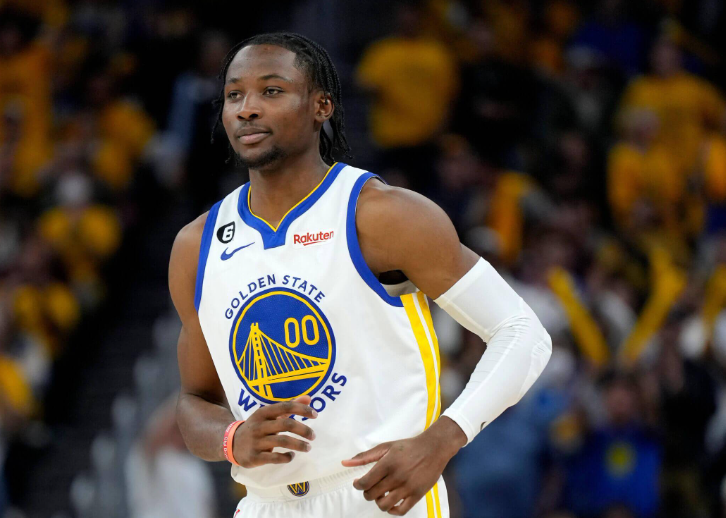 库明加可能是被科尔搞的故意摆烂，降低自己交易价值，其实私底下已经跟国王牵线搭桥。