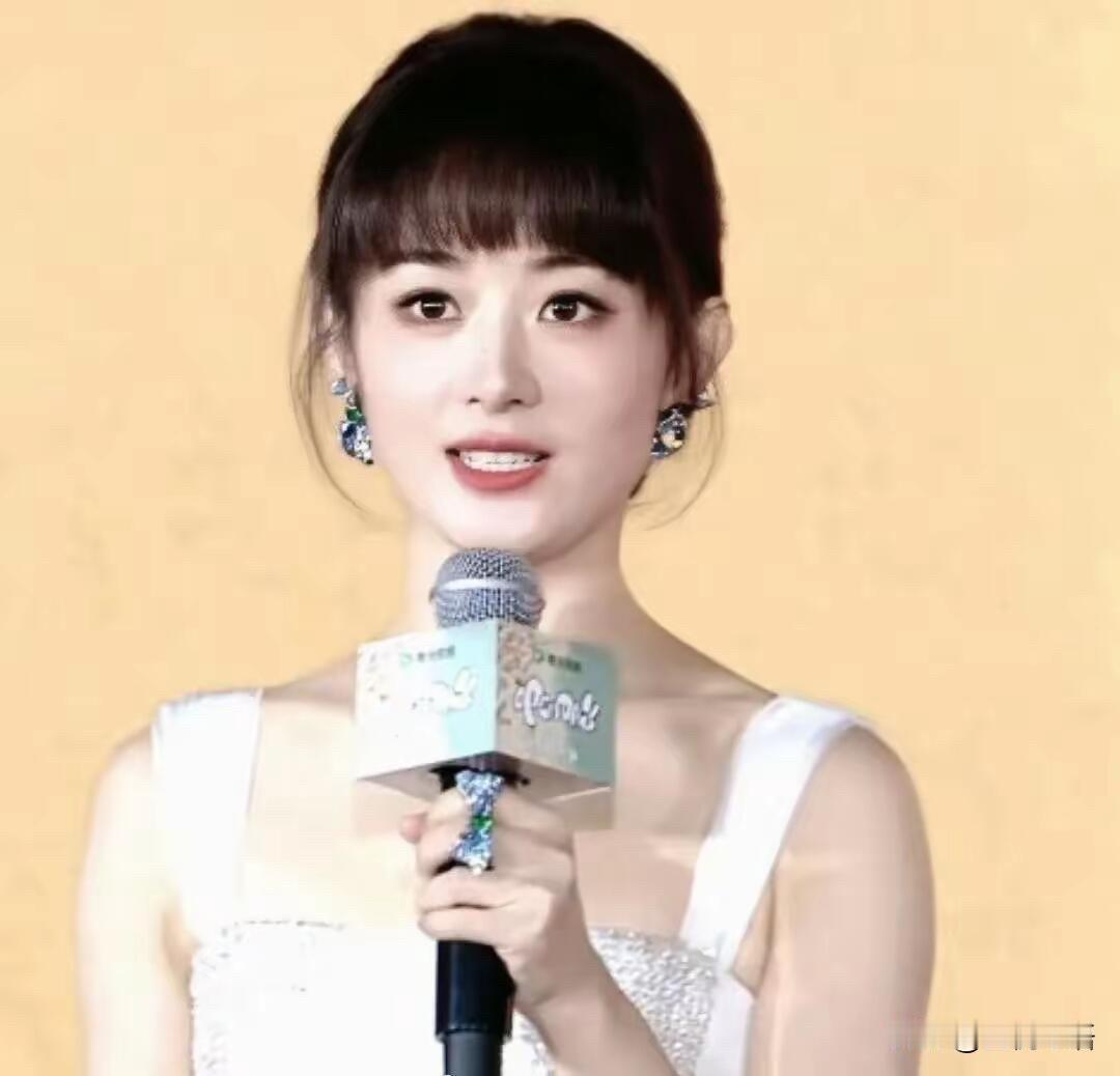 赵丽颖这次转型，真的拼了！谁还没被赵丽颖的新造型惊到？齐刘海配白衣，争议直