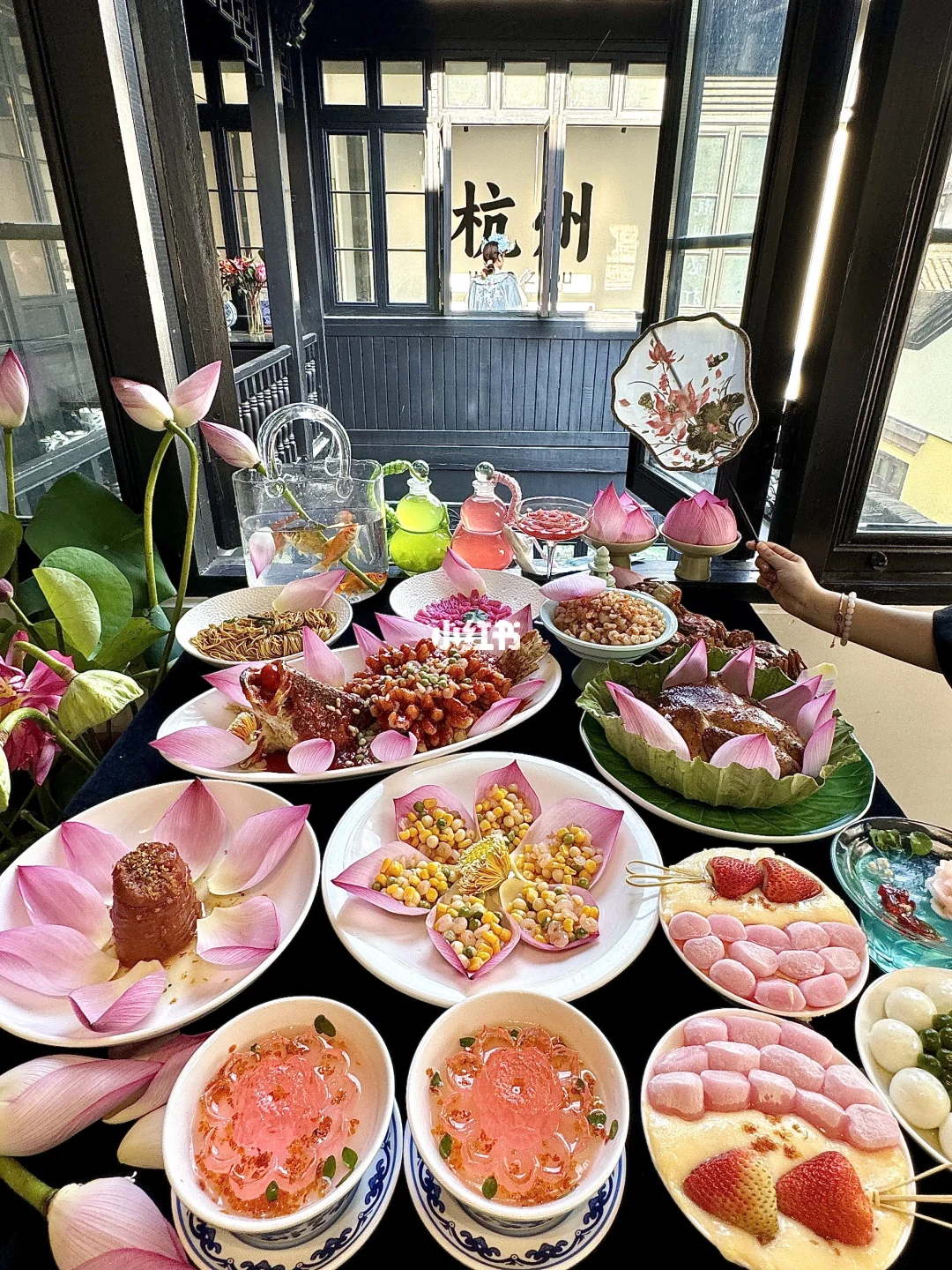 （杭州西湖边）很少用震撼形容一家店……😭