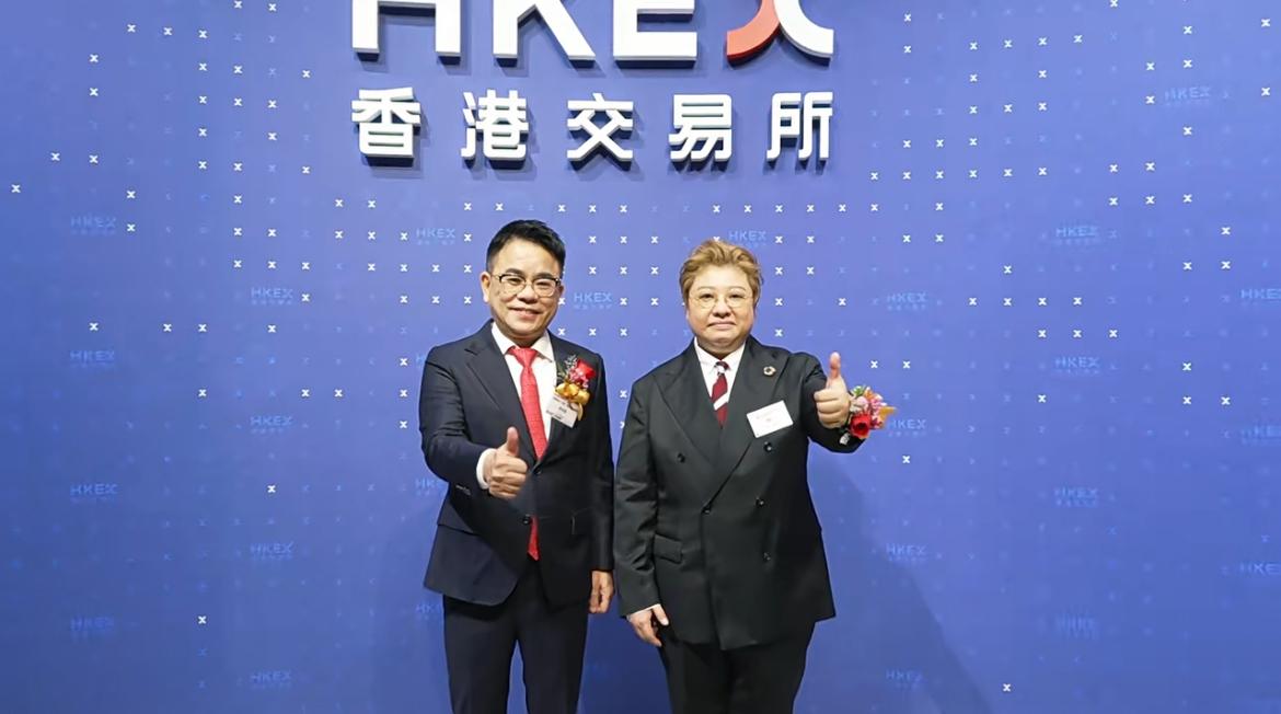 2月3日，东鹏饮料正式在港交所主板挂牌上市，成为中国首家“A+H”双重上市的功能