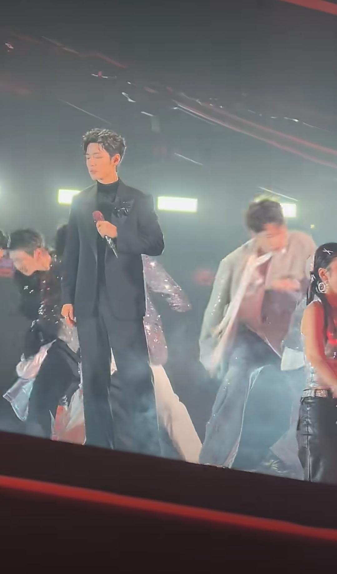 救命！肖战《现在不跳舞要干嘛》内场直拍太近了！谁被这神仙视角狠狠戳中！肖战