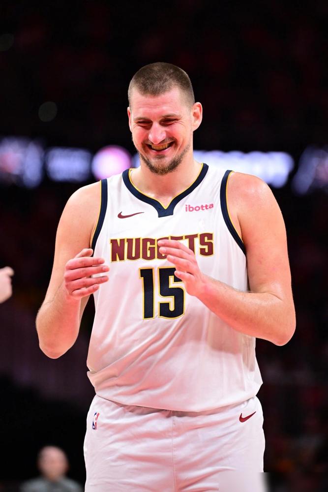 NBA最新2k能力值前十球员，1、约基奇，掘金队，能力值：98。刚看到这个