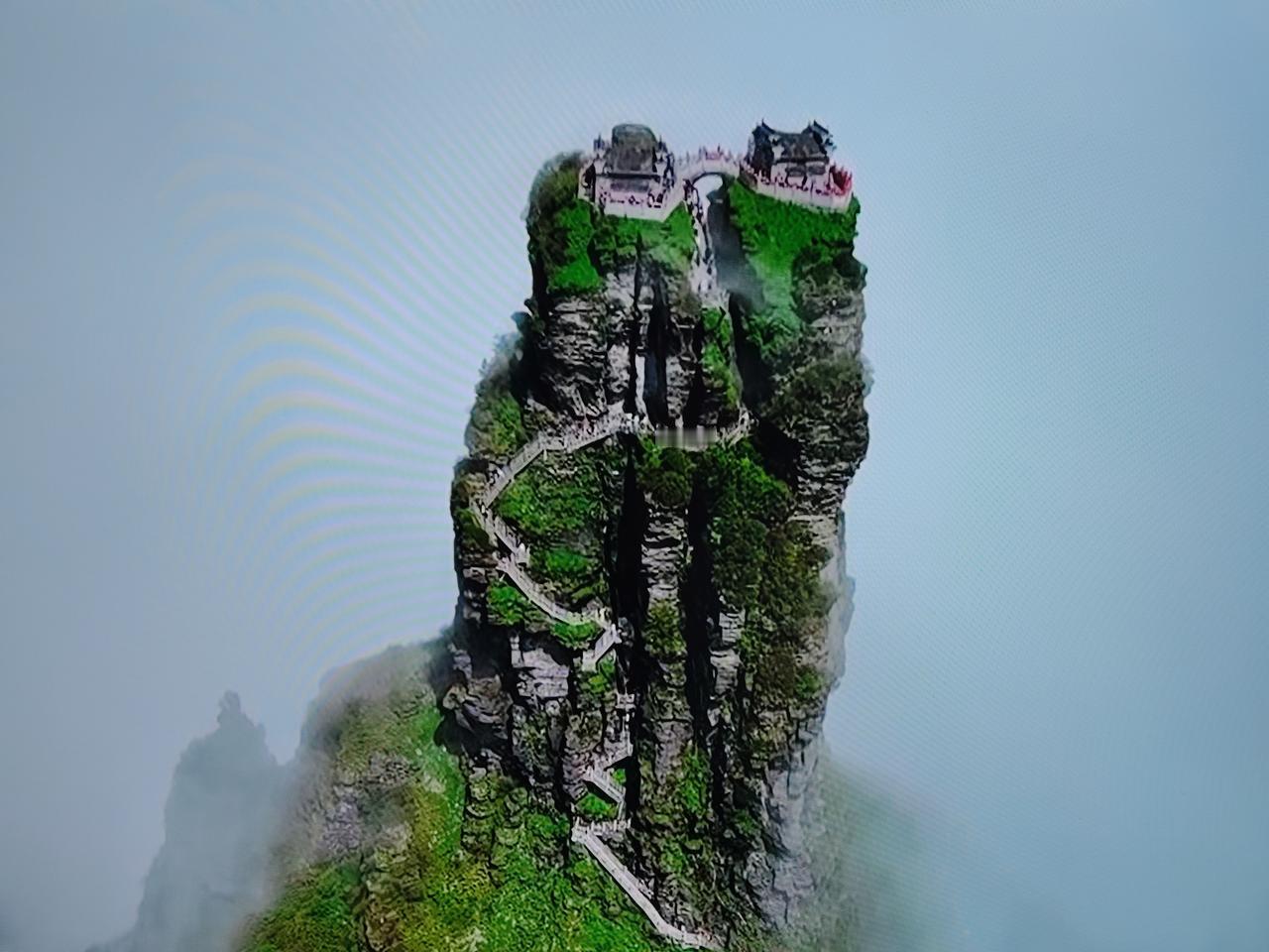 刚刚看到网传在徐湖平的别墅中，工作人员发现了三十箱被他们徐家自称为“徐家祖传”珍