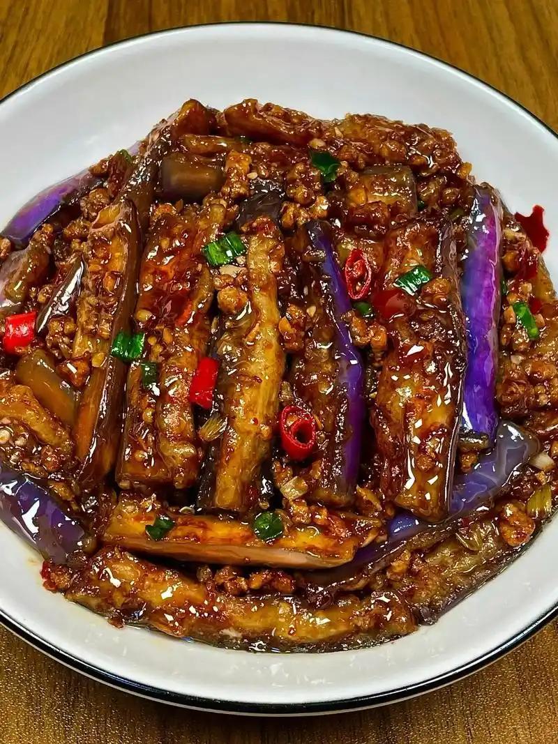 东北力工最喜欢的10个菜1尖椒干豆腐2熘肥肠3麻辣豆腐4猪头肉拼皮冻