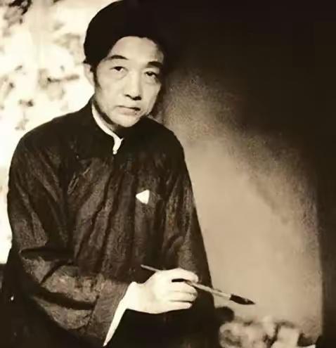 1937年，徐悲鸿在香港时，遇到一个德国人售卖四箱古画，当徐悲鸿看到第三箱时，突