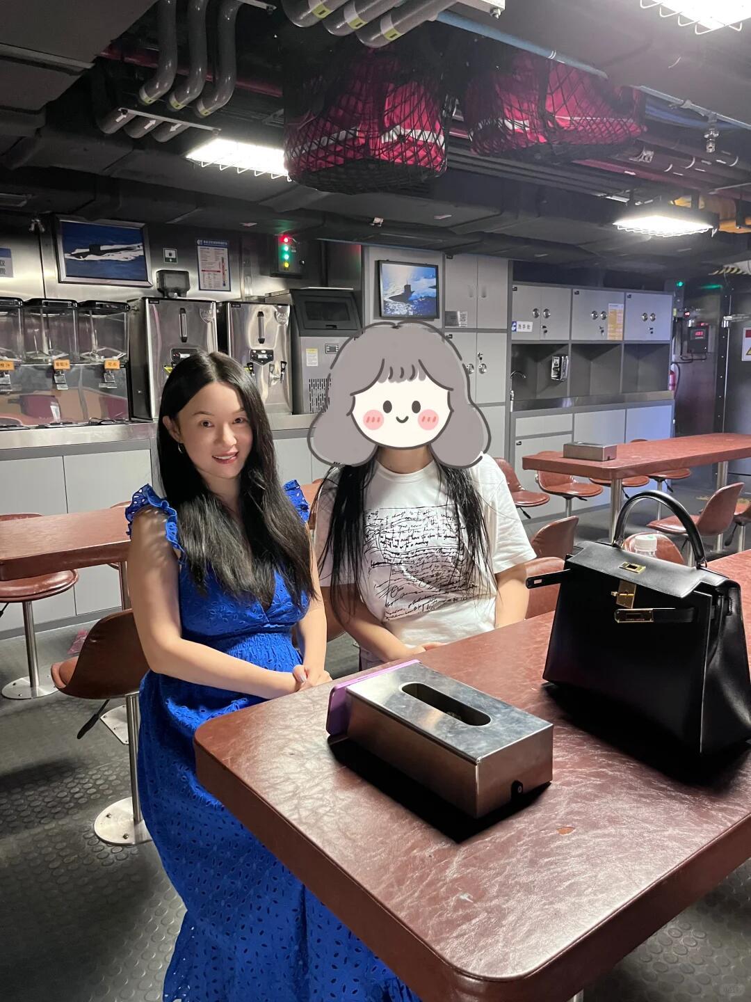 霍思燕发福成这样了.......明星到底是明星，发福了脸还是那么优秀，头也是巨小