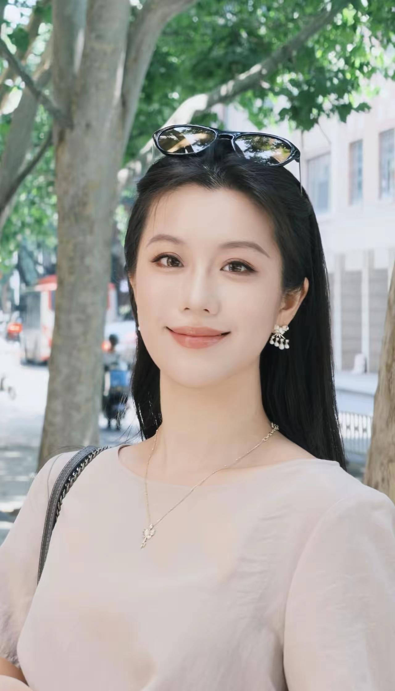看到一段评论:孩子没开智前当狗养，开智了当猫养，会頂嘴了当好朋友养，读大