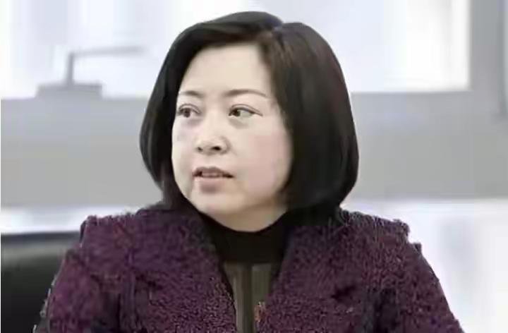 我们辽宁这对夫妻比原来更出名了！原辽宁保监局党委书记、局长高翠涉嫌严重违纪违