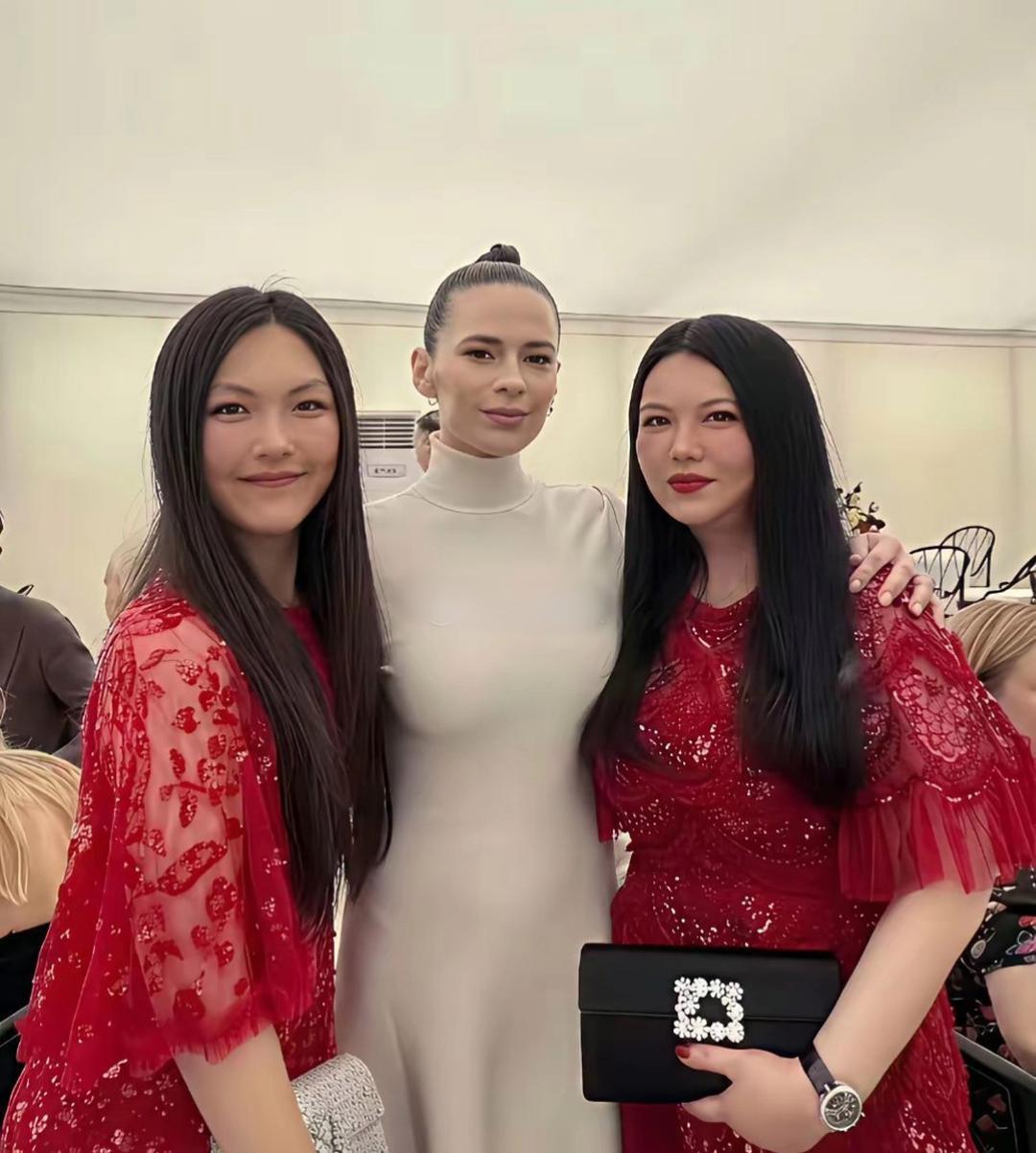 李湘这是在培养第二个自己吧，连审美都开始向妈妈看齐了。