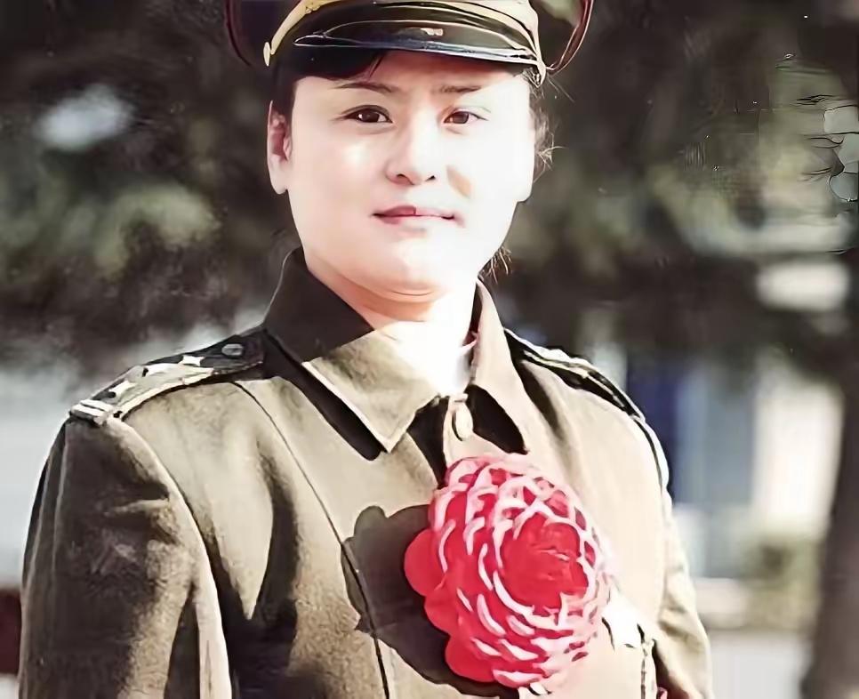 1996年，一个全身绑满炸药的歹徒闯进郑州国棉五厂幼儿园，劫持了28名孩子。女警