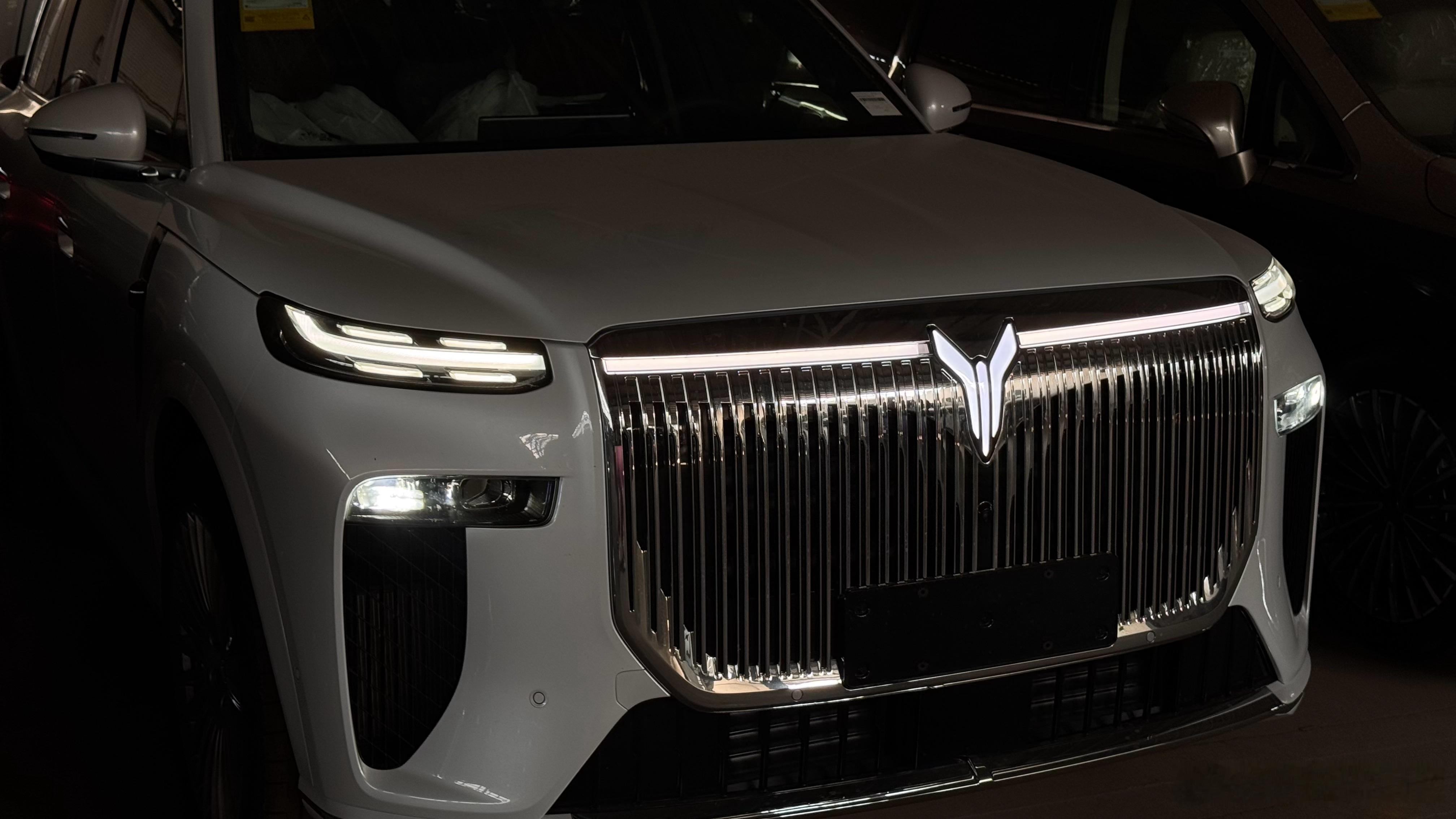 我选的白色岚图泰山到了！至今为止，番禺所有订单都没人选白色大家基本都是蓝色、紫色