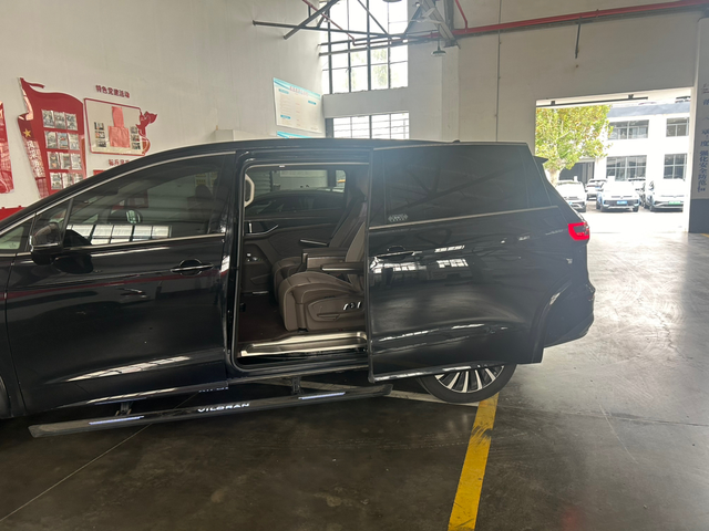 威然车门异响提车出4s就响，反复修了五次了。索赔了胶条，后来发现叽叽声是车身遇