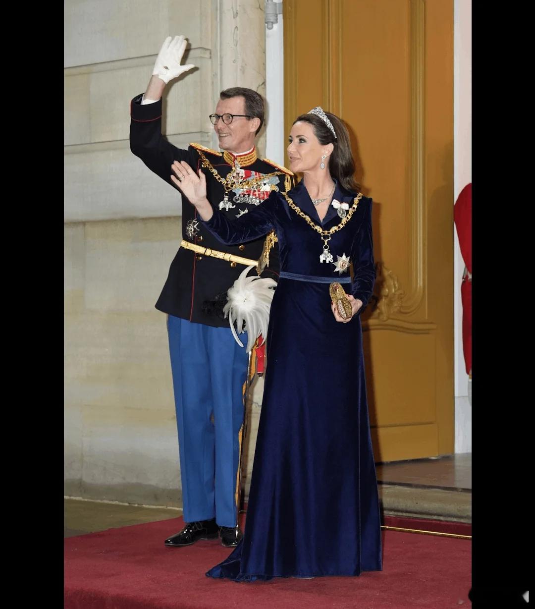 丹麦王室🇩🇰补点约克姆王子和玛丽王妃出席新年招待会的照片世界各国王室夫妻俩