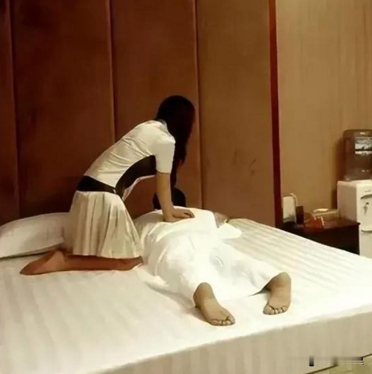 河南郑州，已婚男子与足浴店女技师交往期间，给了女技师不少钱花。后来男子生意失败，