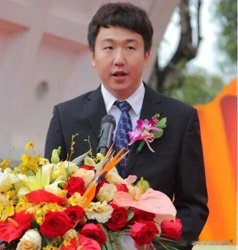 许智健（长子）：1984年7月出生清华工商管理硕士，加拿大永久居留权许腾