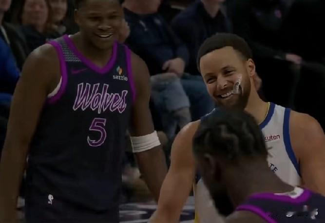 伟大的球员！爱德华兹谈库里：“库里是伟大的球员。”“是我所尊重的人。”