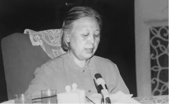 1949年，北平解放后，傅作义夫人下落不明，地下党员找了几个月都没找到，周总理指