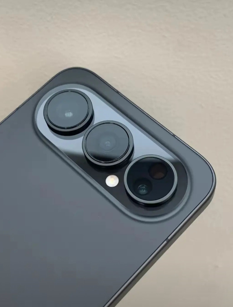 很多朋友对荣耀500系列的屏幕还挺关心，想知道是LTPO还是LTPS？给大家打