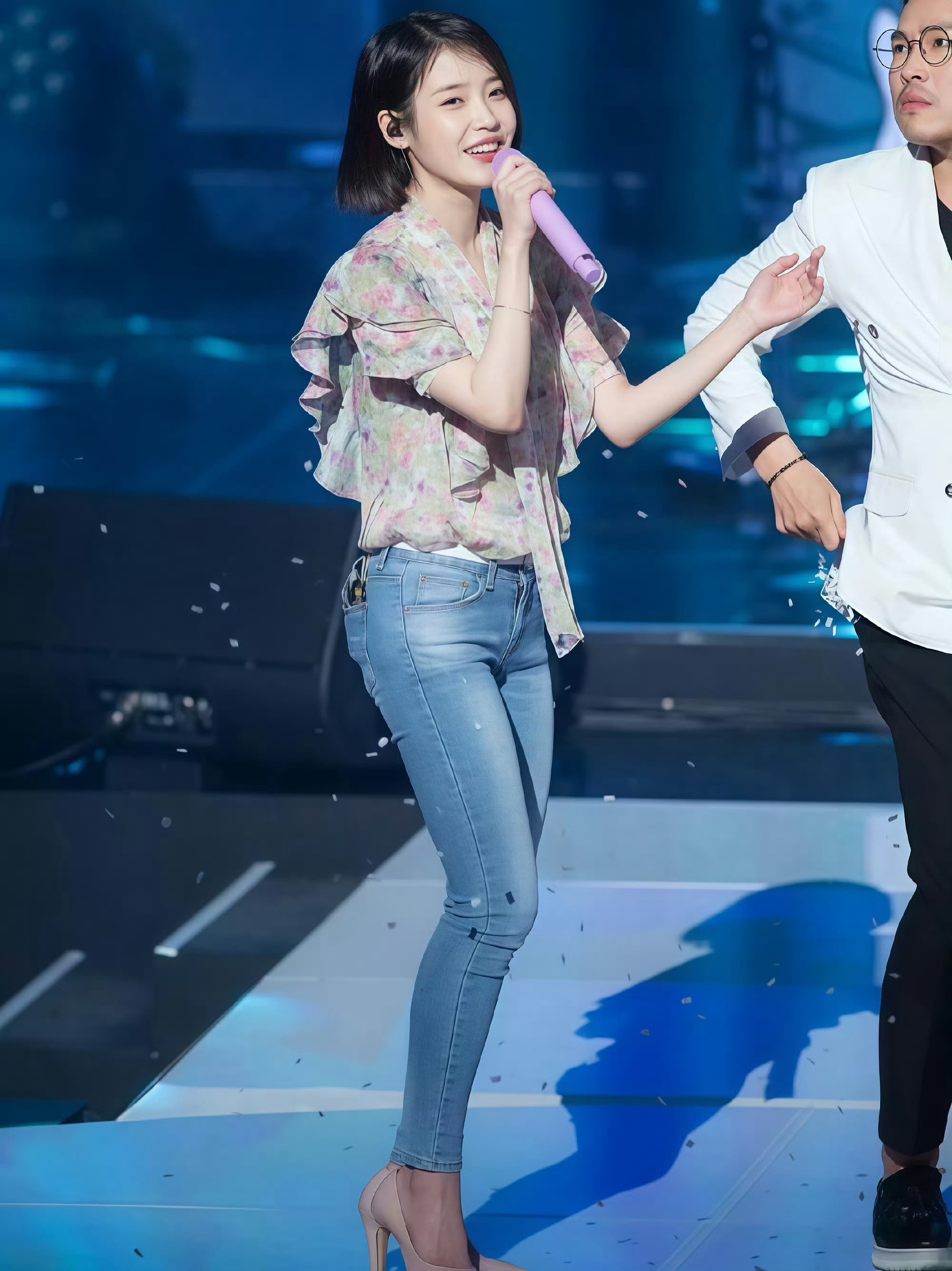 李知恩好适合穿牛仔裤，这身材谁顶的住