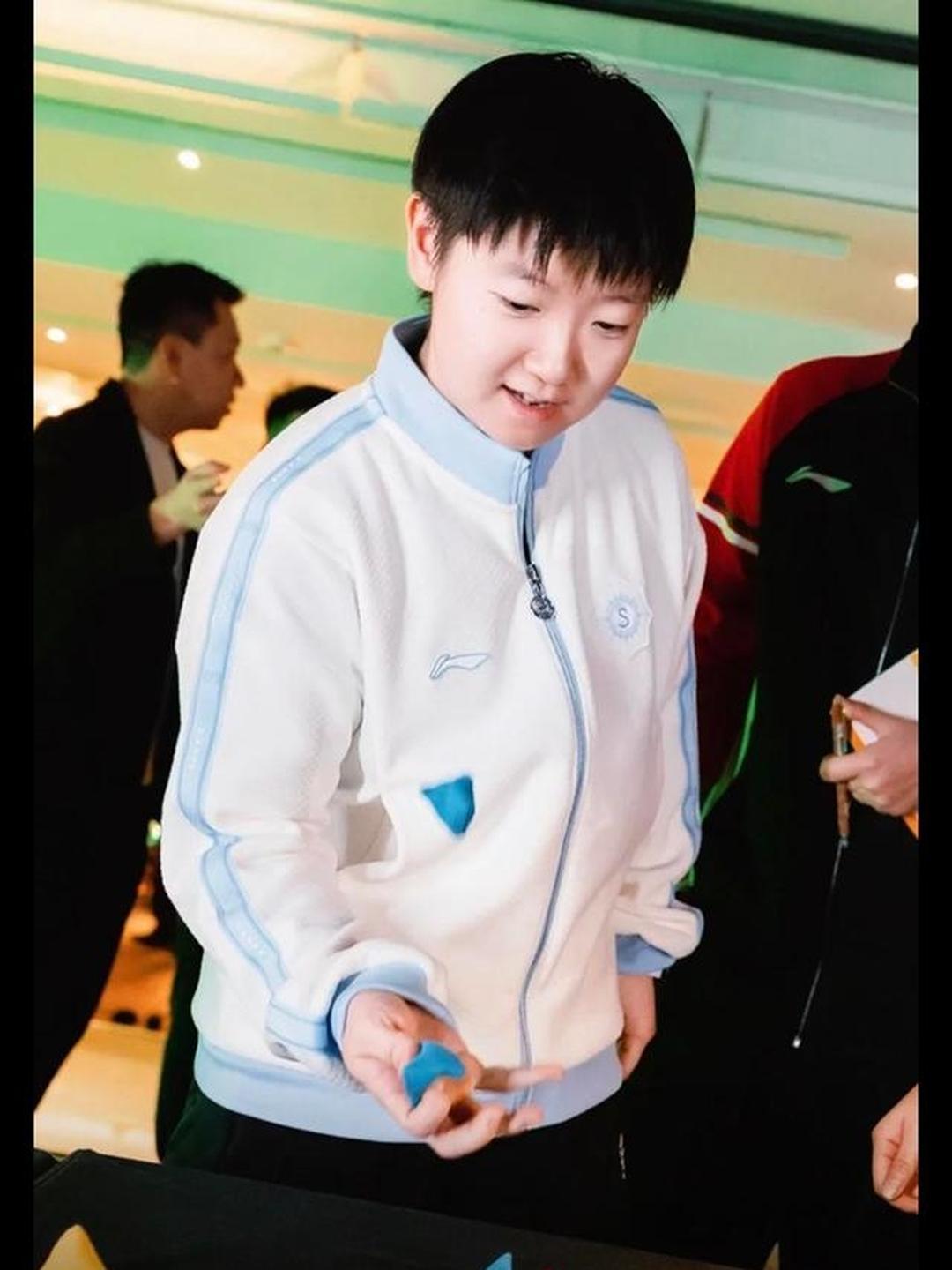 重庆冠军赛晚宴图集来了！所有人都在找她，我蹲了整整一小时，却始终不见孙颖莎出现