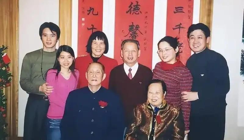 51年洪学智妻子寻女无果，到老乡家歇脚，不经意的交谈间，妇人突然惊呼：“是你啊！