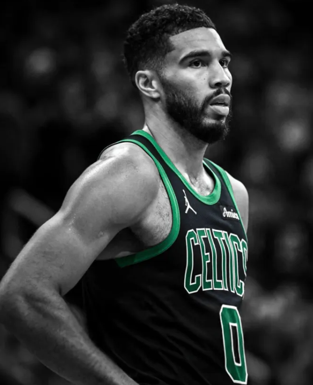 凯尔特人球员杰森-塔图姆在一档节目中谈到了身体恢复状态。塔图姆表示：“我现在的