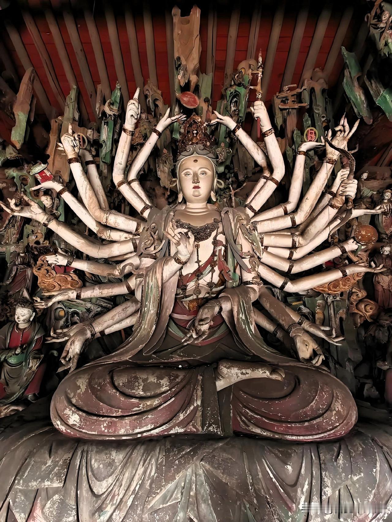 平遥双林寺的千手观音，看完才懂什么叫东方彩塑天花板进双林寺菩萨殿第一眼，就