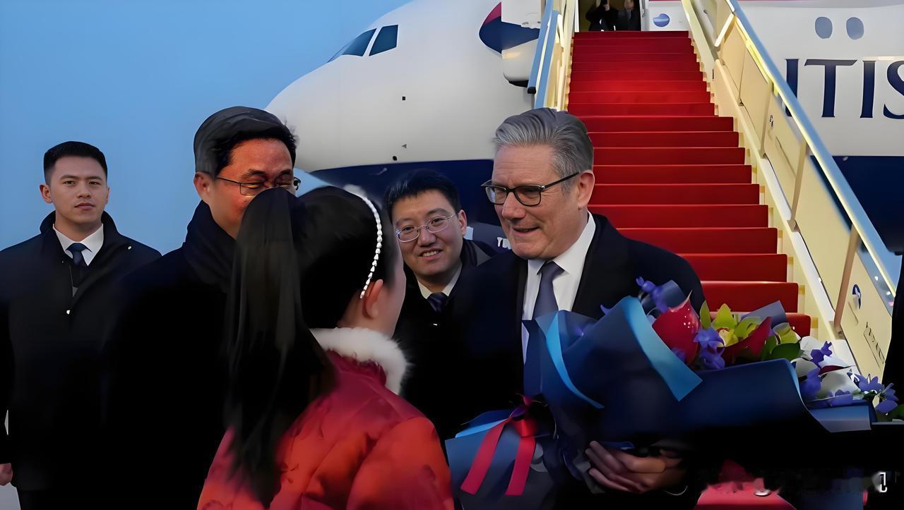 英国首相斯塔默访华，以下几人坐不住了：1：美国总统特朗普2：日本首相高市早苗