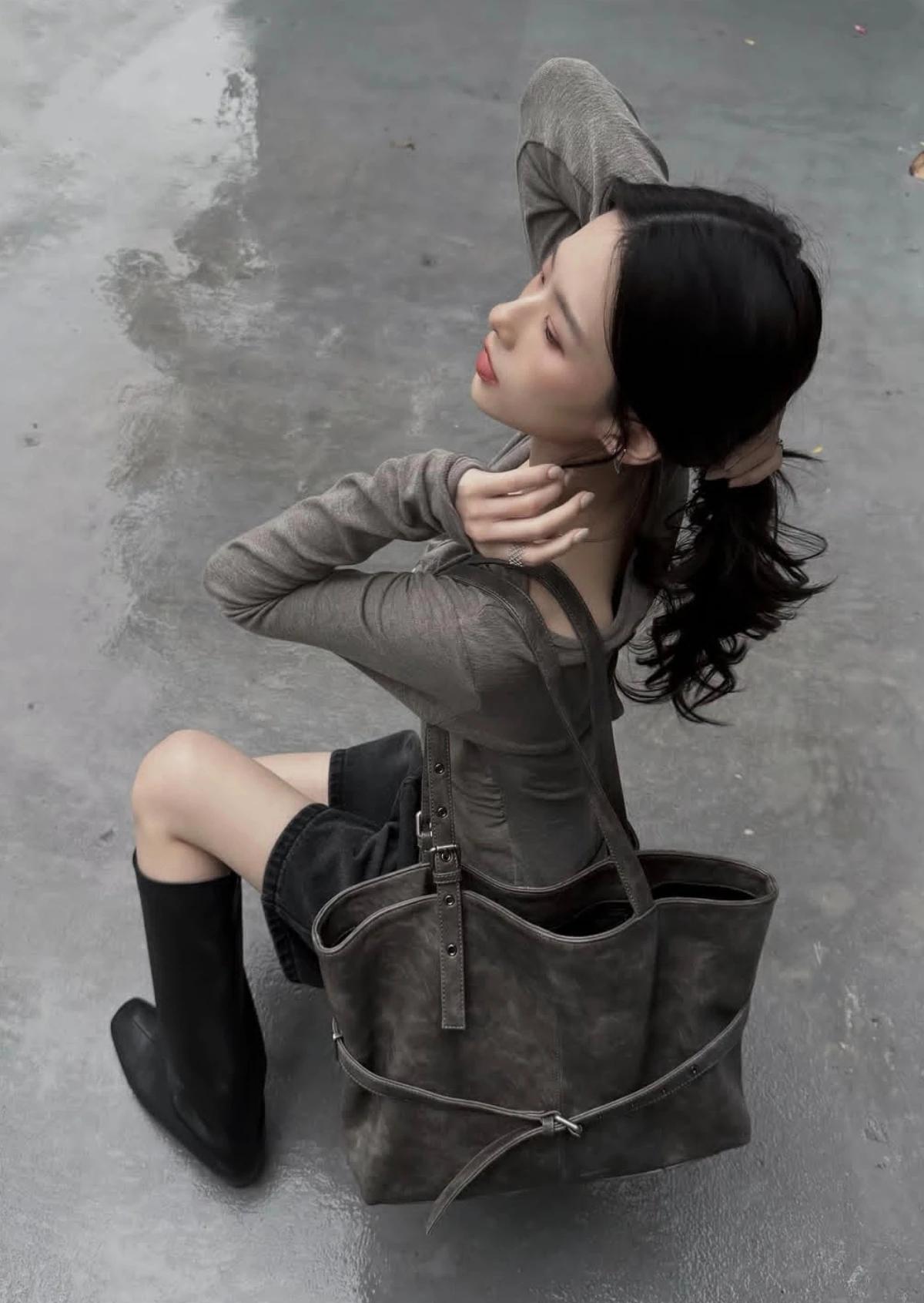 少女摄影|NO.0168期高冷少女灰调高级感街拍街拍怎么拍出自然又好看的照片