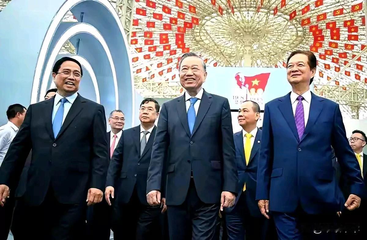 敢与苏林并肩而走的退休政要，恐怕也只有前总理阮晋勇了。