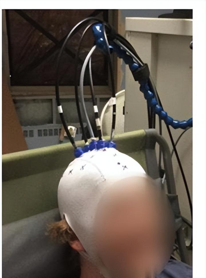 瘫痪四年，连翻身都要靠人帮忙的绝望主妇，竟然仅用一年就重新拿起了手机、握住了勺子