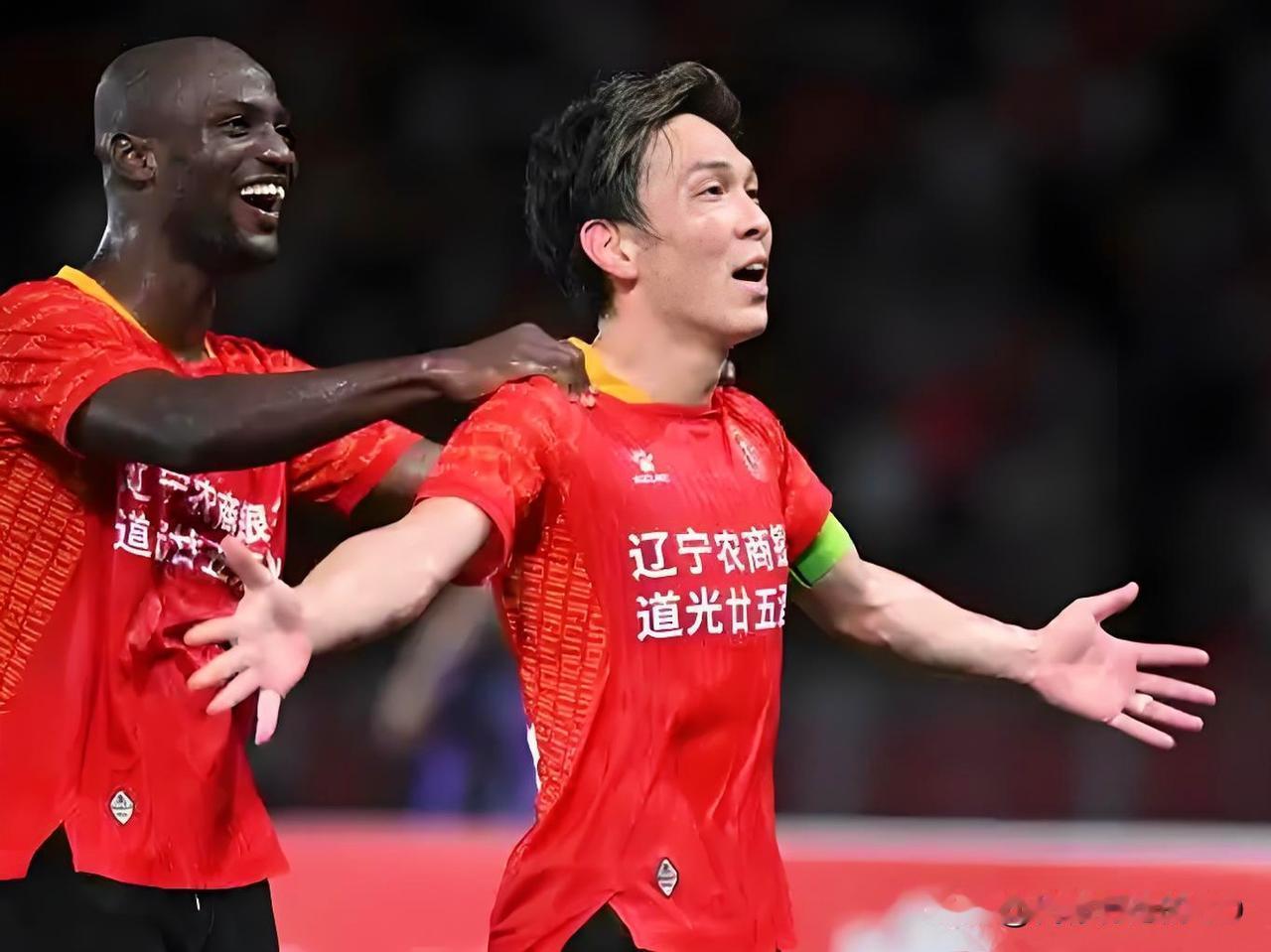 中国的足球联赛中有日本人!不要奇怪～目前有1个球员和2个教练，以前也有不少。