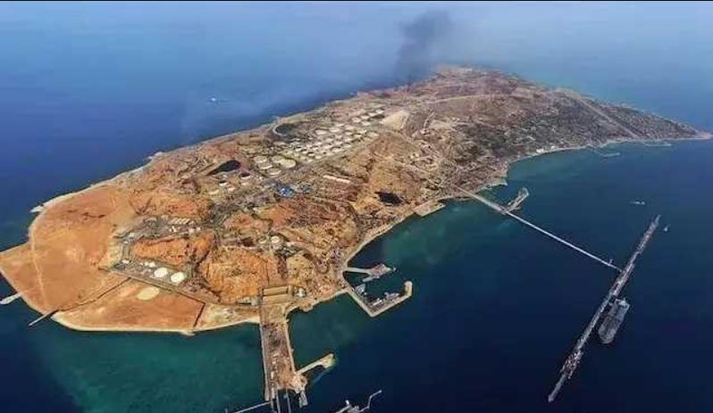 美军调兵遣将5000人，准航母赴中东，伊朗石油岛或成冲突焦点！