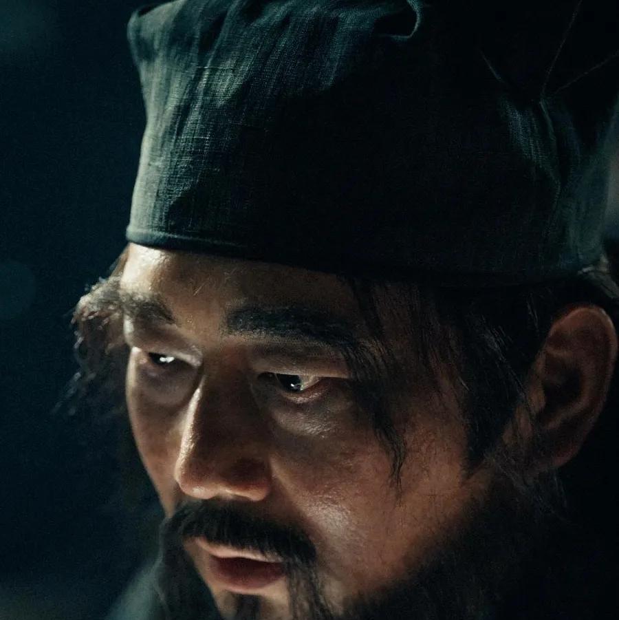 本以为古装师徒戏都是板着脸说教，结果梁超和肖战在《藏海传》里直接打破印象。梁超说