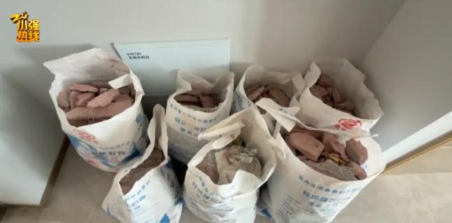 胆子太肥了！浙江杭州，女子花165万买了套精装房，就在他们一家欢欢喜喜准备入住时