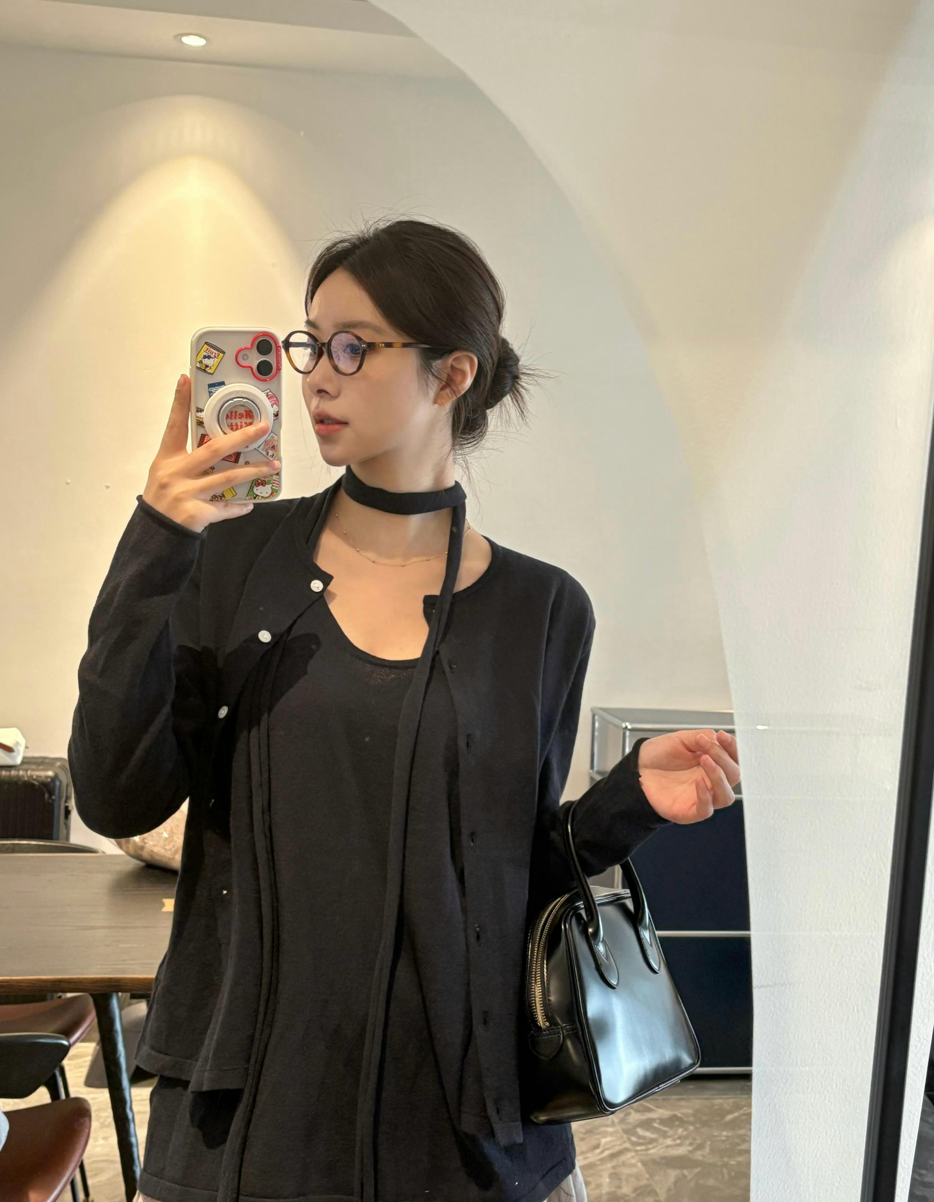 消费升级，越来越多好看的小姐姐用上了最新款的iPhone16。​​​