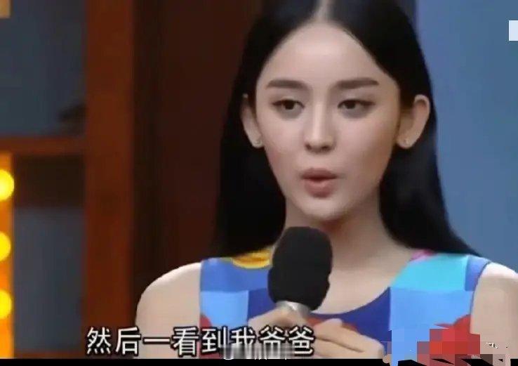 汪涵:“现在还有人追你吗？”古力娜扎:“本来追我的人很多，但是他们一看到我