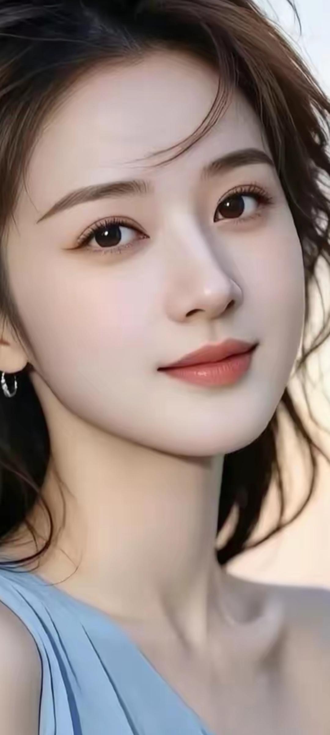 温柔甜美的少女，微笑中散发着迷人的魅力。