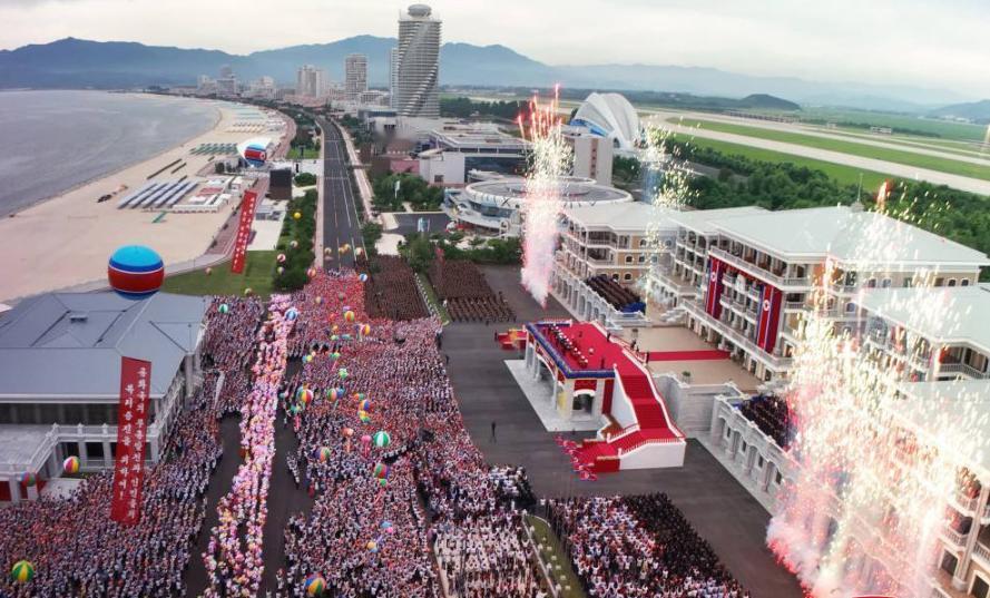 一夜之间，朝鲜战略核潜艇王炸亮相，预警机，驱逐舰，潜射导弹都有了！朝鲜等了30多