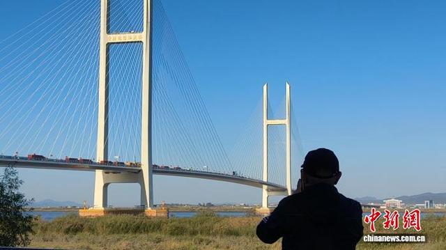 中朝新鸭绿江大桥开通 丹东各界期盼经贸往来更进一步