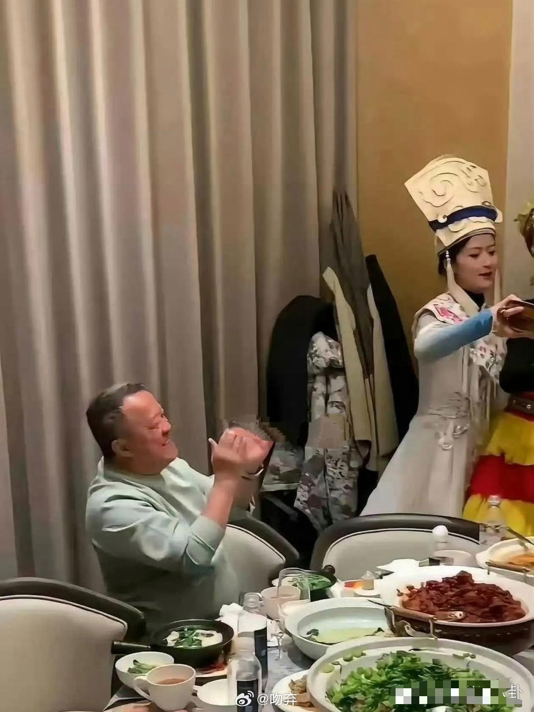 原来有钱人吃饭是这个样子的啊
