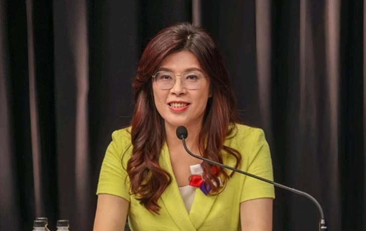 “台独”分子在机场闹事，新党主席吴成典亲自到机场为郑丽文送行！4月7日，根据岛内