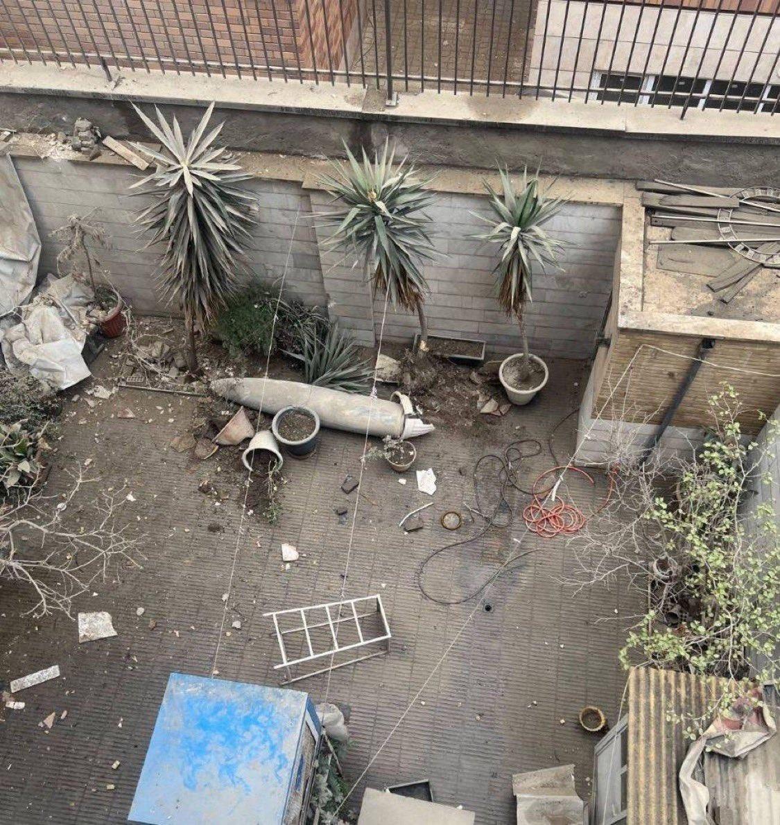 德黑兰一处居民公寓花园里发现一枚未爆炸的MK-80炸弹。MK80系列炸弹以及